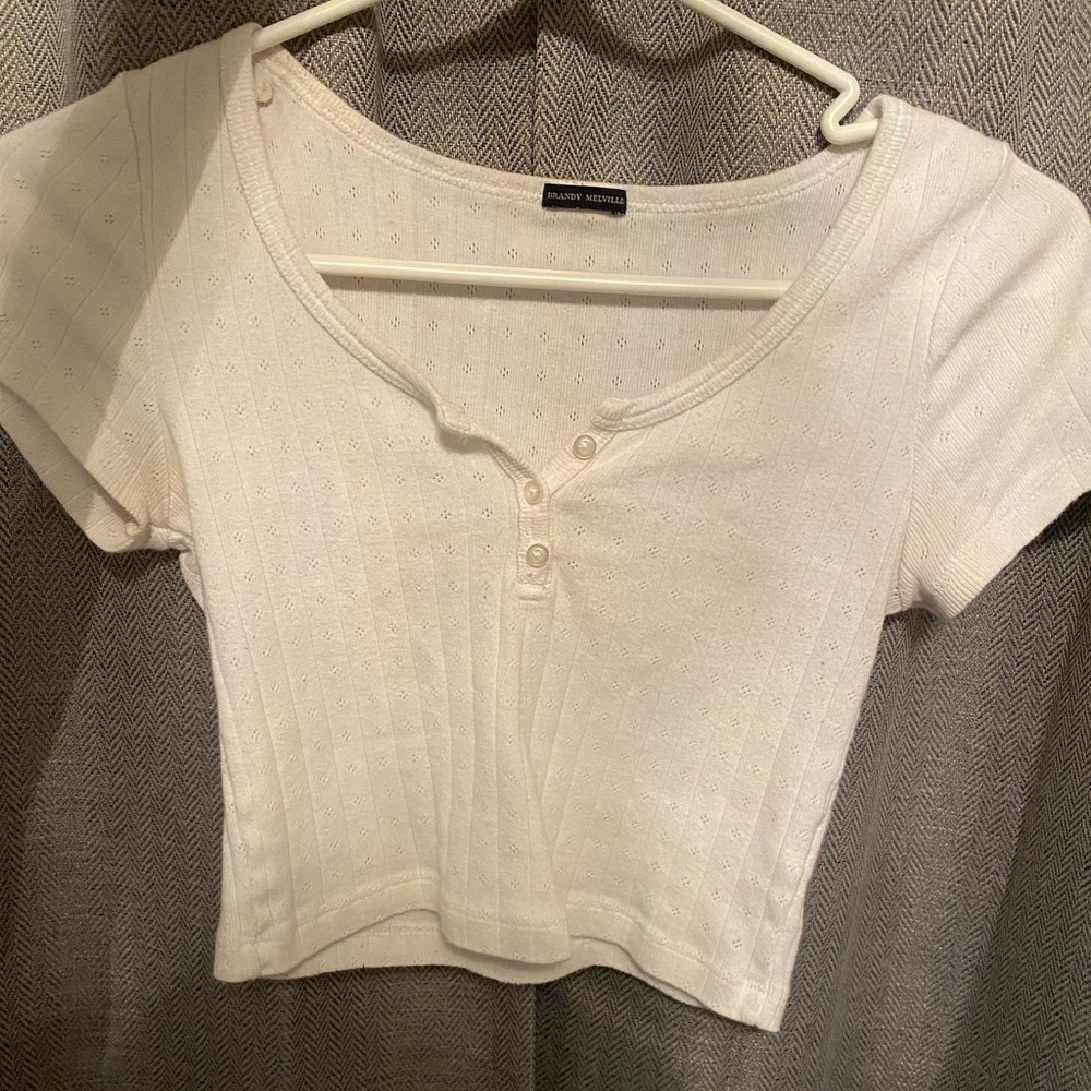 white brandy melville crop top🤍